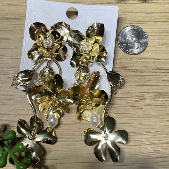 Zara Flower Pearl Drop Earrings - Picture 11 of 14